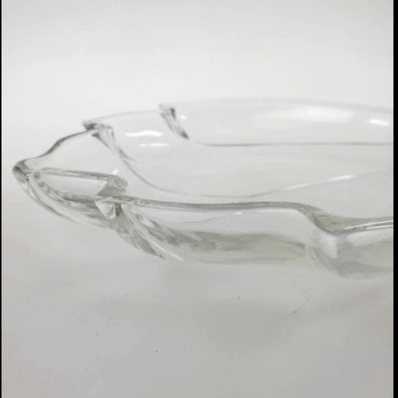 RARE FIND~Mid Century Modern~Art Glass Leaf Shaped Candy Dish/Trinket Tray - Picture 3 of 6